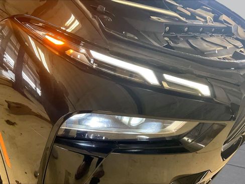 Used 2023 BMW X7 xDrive40i w/ M Sport Package AWD/4WD image 25