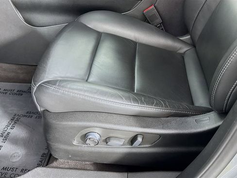 Used 2025 Cadillac XT4 Premium Luxury image 22