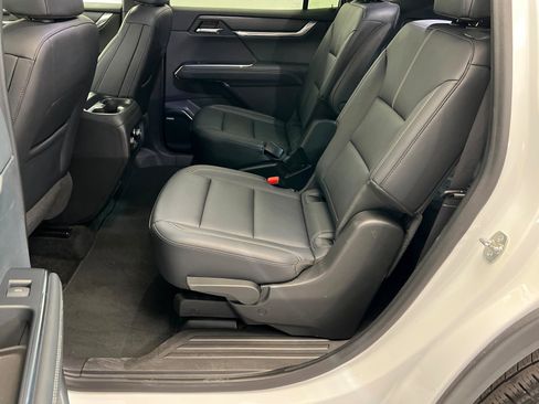 Used 2024 GMC Acadia Elevation image 22