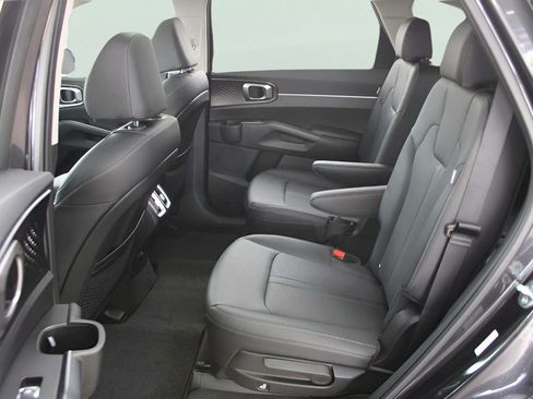 Used 2025 Kia Sorento EX w/ Panoramic Sunroof Package FWD image 15