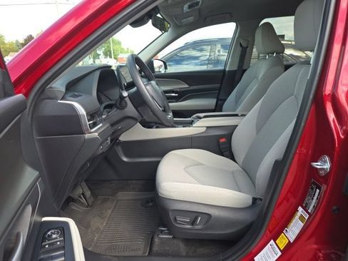 Used 2025 Toyota Grand Highlander FWD image 19