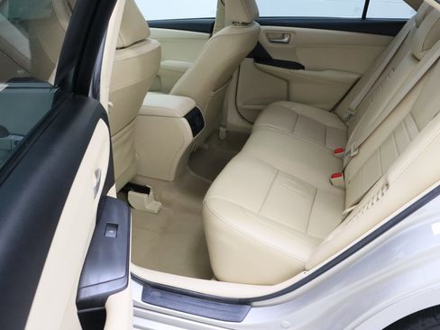 Used 2017 Toyota Camry XLE w/ Moonroof Package FWD image 30