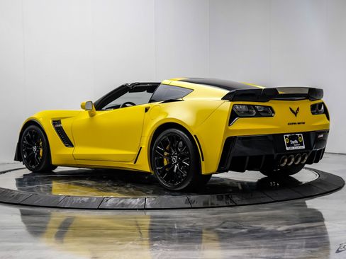 Used 2015 Chevrolet Corvette Z06 w/ 3LZ Preferred Equipment Group RWD image 13
