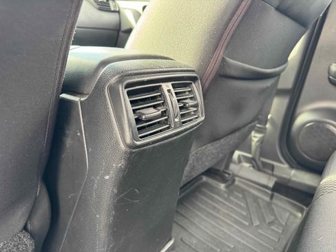 Used 2018 Nissan Rogue Sport S image 30