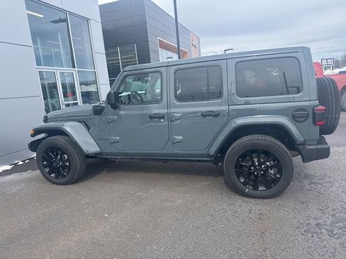 Used 2025 Jeep Wrangler Unlimited Sahara w/ Safety Group image 6