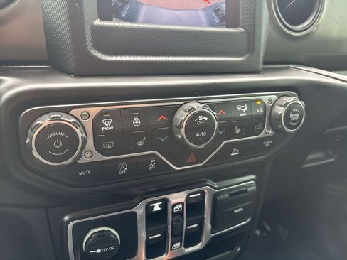 Used 2022 Jeep Gladiator Sport AWD/4WD image 25