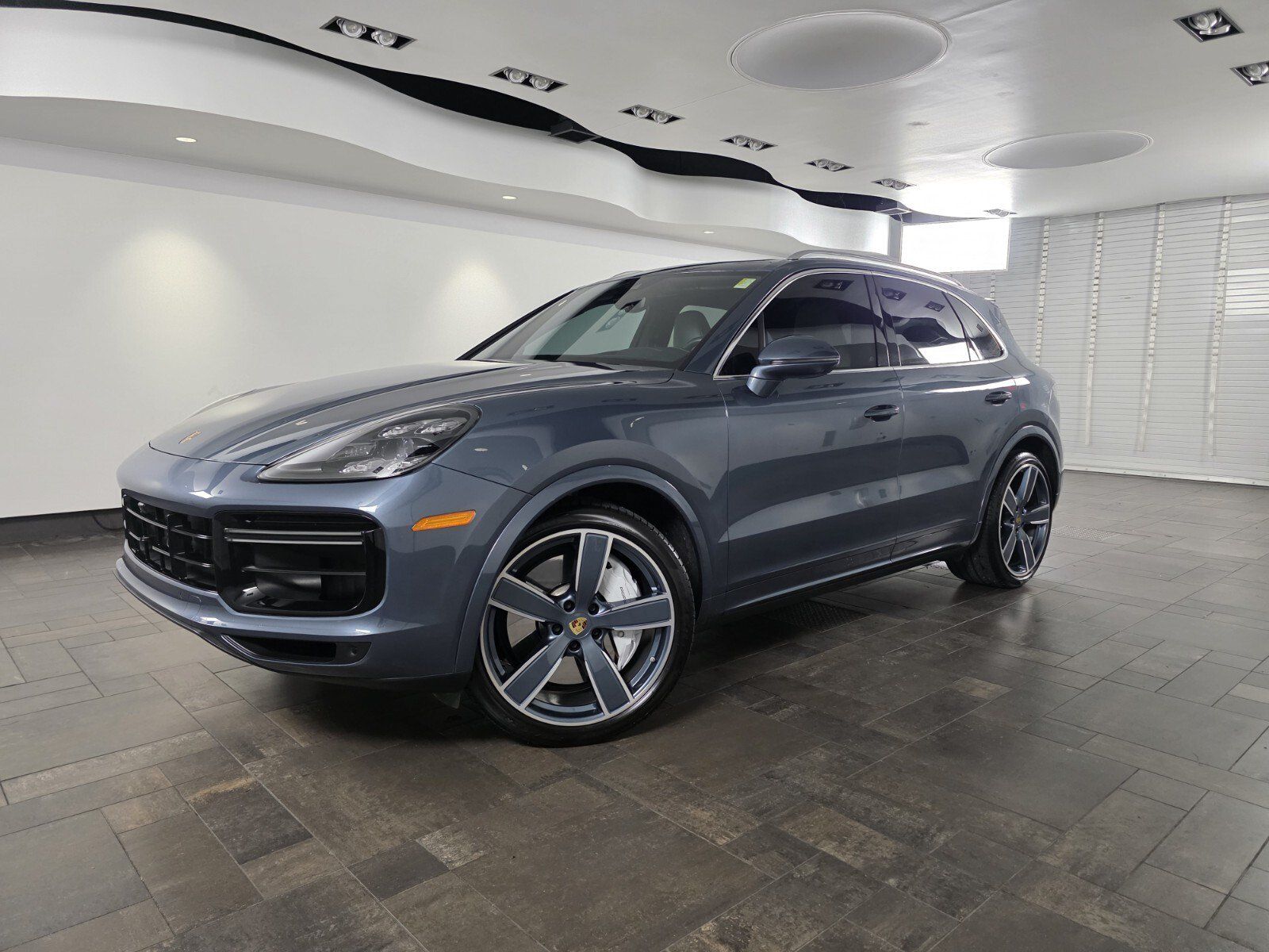 Used 2020 Porsche Cayenne Turbo AWD/4WD image 1