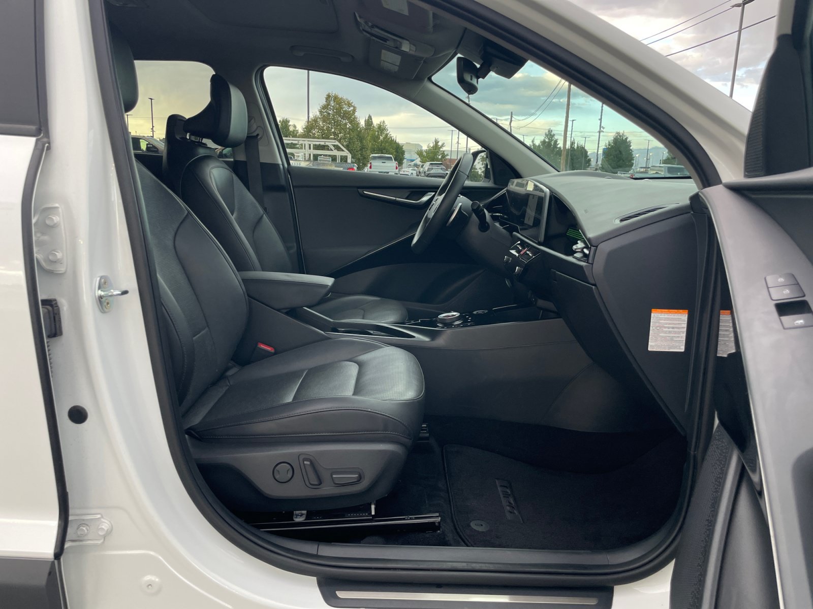 Used 2024 Kia Niro Wave w/ Wave Preserve Package FWD image 27