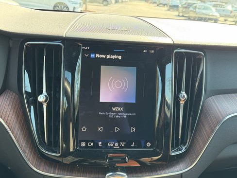 Certified 2023 Volvo XC60 B5 Plus w/ Climate Package image 31