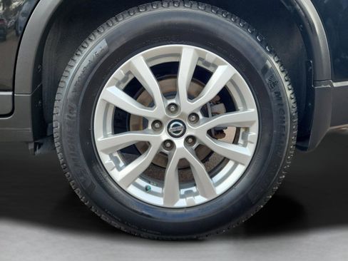 Used 2017 Nissan Rogue SV w/ SV Premium Package image 35