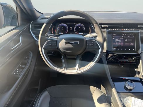 Used 2023 Jeep Grand Cherokee Altitude image 22