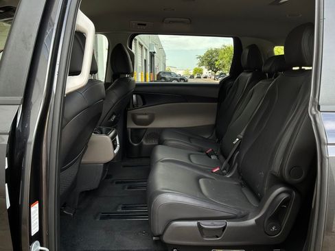 Used 2026 Kia Carnival FWD image 11
