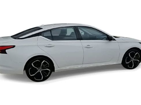 Used 2024 Nissan Altima 2.5 SR image 8