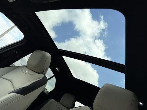 Certified 2023 Cadillac XT4 Sport AWD/4WD image 36