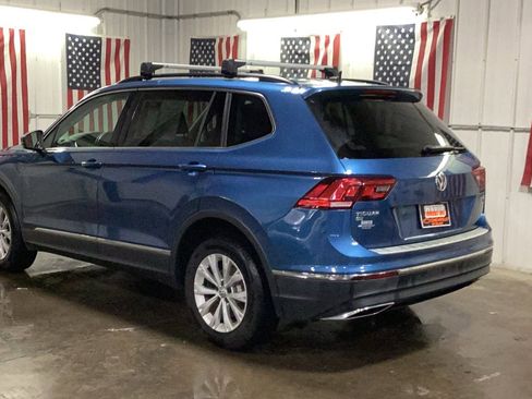 Used 2018 Volkswagen Tiguan SE w/ Panoramic Sunroof Package image 4