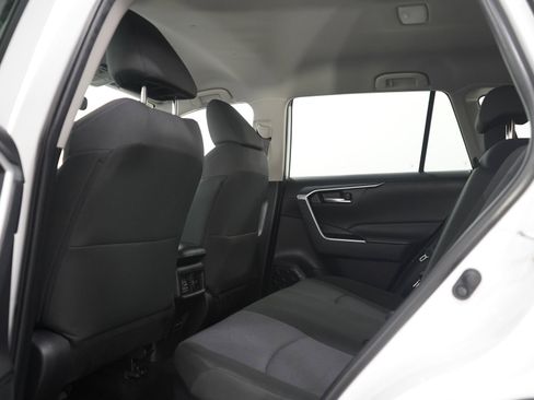 Used 2025 Toyota RAV4 XLE AWD/4WD image 17