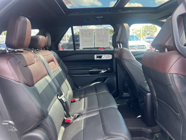 Used 2022 Ford Explorer Platinum w/ Equipment Group 601A AWD/4WD image 16