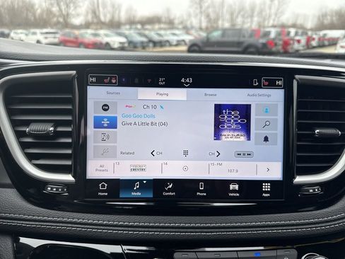 New 2026 Chrysler Pacifica Select image 15