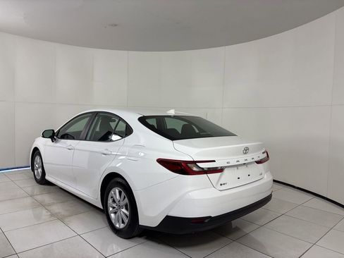 Used 2025 Toyota Camry LE image 3