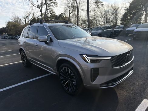 Used 2026 Volvo XC90 T8 Plus w/ Protection Package Premier image 39