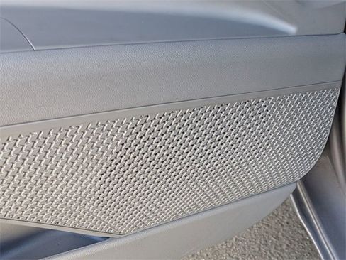 Used 2025 Hyundai Elantra SEL image 10