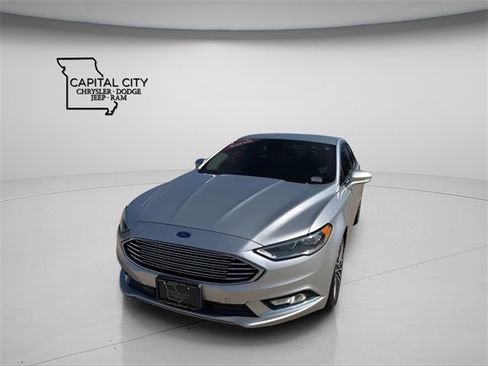 Used 2018 Ford Fusion Titanium image 2