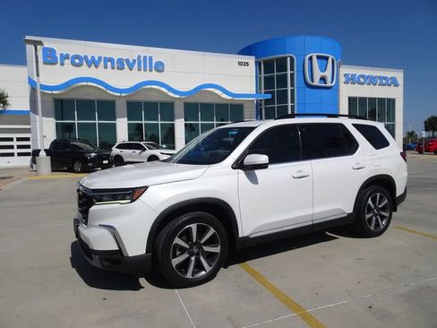Used 2024 Honda Pilot Touring image 1