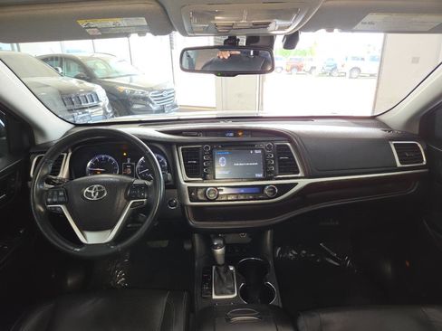 Used 2016 Toyota Highlander Limited w/ Driver Technology Package AWD/4WD image 24