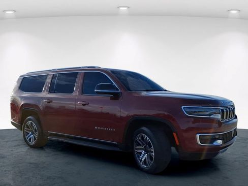 Certified 2024 Jeep Wagoneer L Series II w/ Flexible Seating Group AWD/4WD image 5