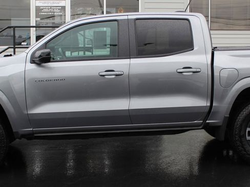 Used 2023 Chevrolet Colorado Z71 image 3