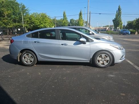 Used 2018 Chevrolet Cruze LS FWD image 2