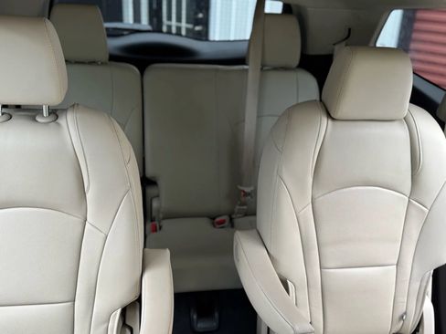 Used 2019 Buick Enclave Essence image 16