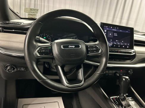 Used 2023 Jeep Compass Limited image 14