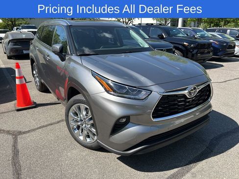 New 2026 Toyota Highlander Limited AWD/4WD image 1