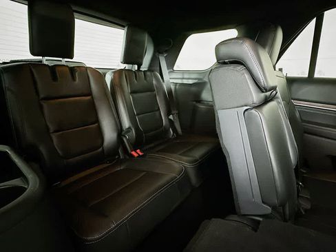 Certified 2019 Ford Explorer Limited w/ Ford Safe & Smart Package image 35