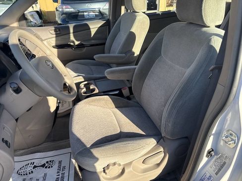 Used 2004 Toyota Sienna CE image 18