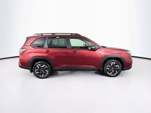 Used 2025 Subaru Forester Premium AWD/4WD image 12