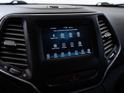 Used 2019 Jeep Cherokee Latitude w/ Popular Appearance Group FWD image 30