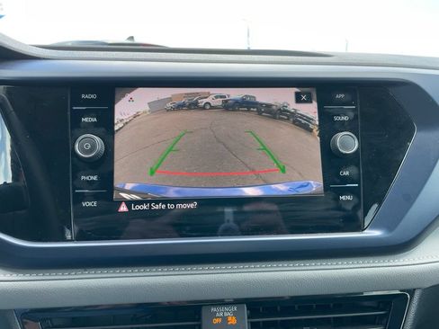 Used 2024 Volkswagen Taos SE FWD image 17