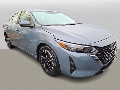 Used 2025 Nissan Sentra SV image 2
