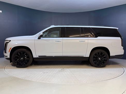 New 2026 Cadillac Escalade ESV Platinum Sport w/ LPO, ONYX Package image 2