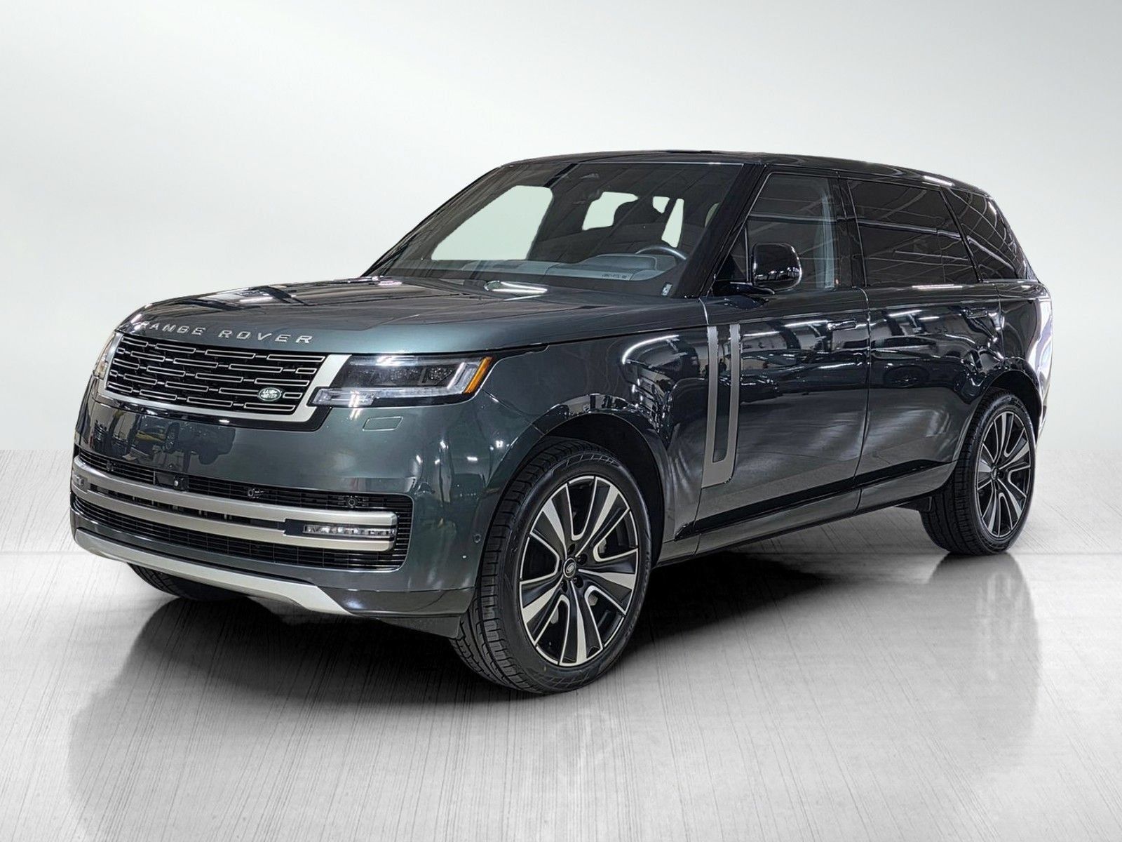 Used 2025 Land Rover Range Rover Long Wheelbase SE AWD/4WD image 3