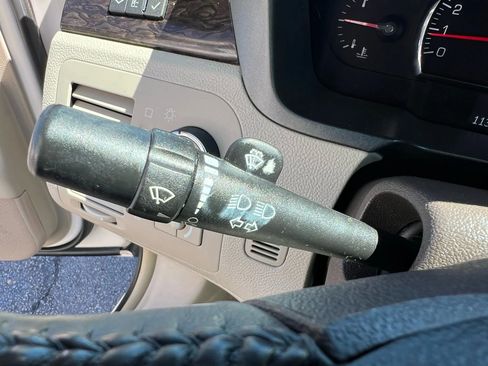 Used 2009 Cadillac DTS w/ Trunk Convenience Package image 46