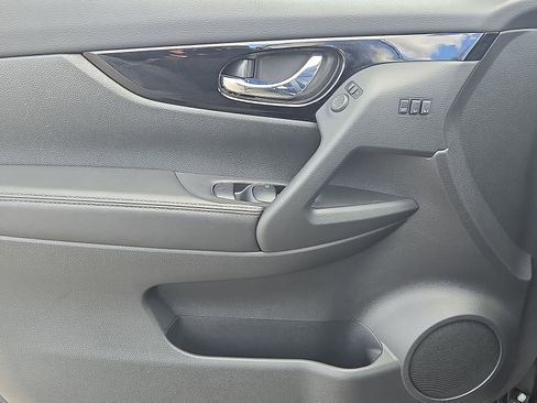 Used 2021 Nissan Rogue Sport SL w/ Premium Package image 16