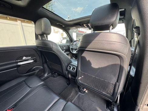 Used 2021 Mercedes-Benz GLB 250 4MATIC image 36