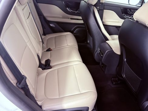 Used 2026 Lincoln Corsair Premiere AWD/4WD image 12