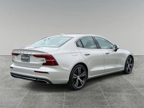 Used 2019 Volvo S60 T8 Inscription image 10
