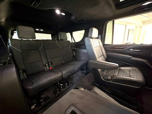 Used 2023 Cadillac Escalade ESV Premium Luxury Platinum image 23