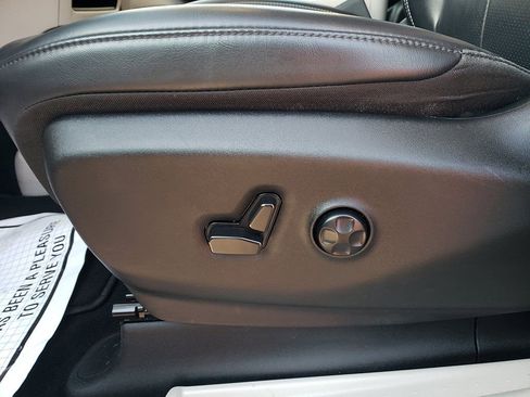 Used 2023 Chrysler Pacifica Touring-L image 20