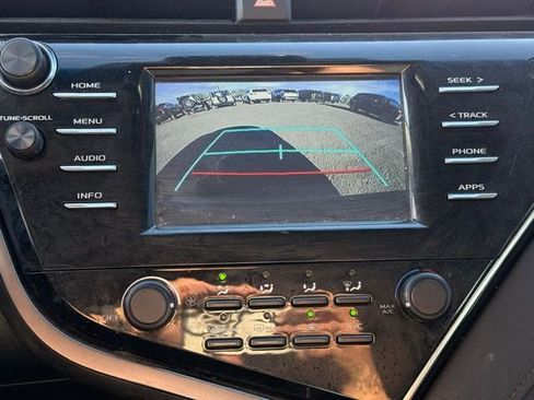 Used 2018 Toyota Camry LE image 13